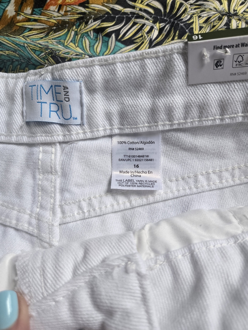 Time and Tru White Frayed Hem Denim Shorts - Picture 3 of 4